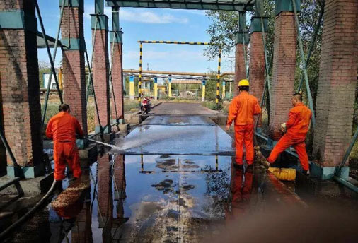 近日，電儀中心對(duì)120噸地磅房進(jìn)行了清掃維護(hù)