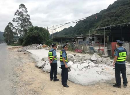 國道邊安裝一臺(tái)地磅被叫停拆除 并要求還原公路設(shè)施